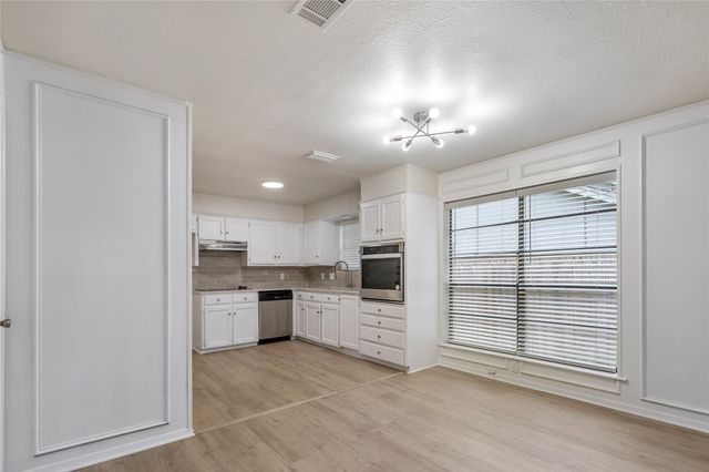 1620 Brown Trail, Hurst, TX 76054