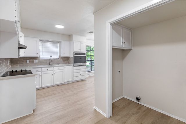 1620 Brown Trail, Hurst, TX 76054