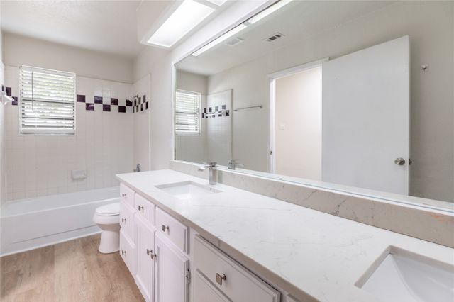 1620 Brown Trail, Hurst, TX 76054