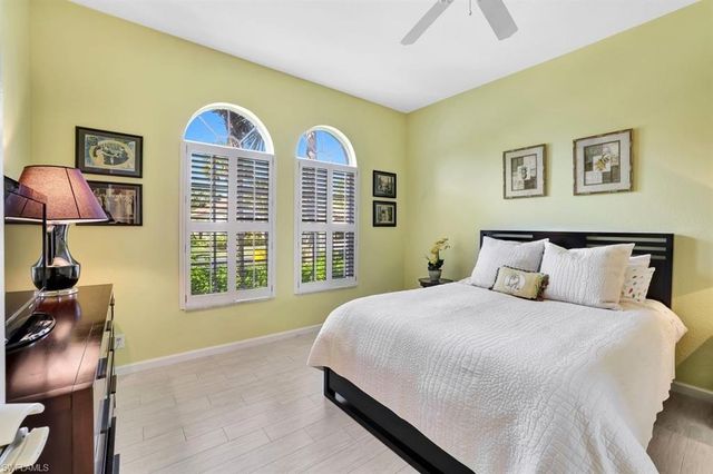 15818 Delaplata LN, Naples, FL 34110