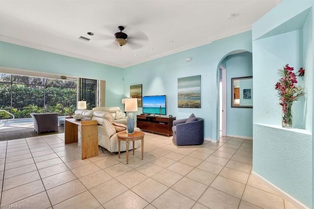 15818 Delaplata LN, Naples, FL 34110