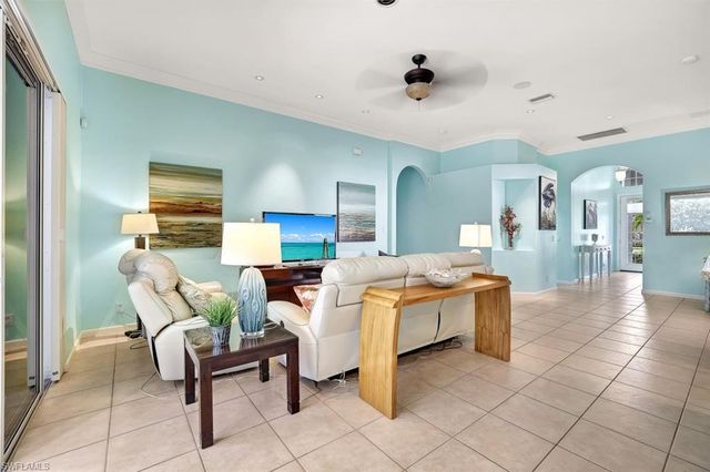 15818 Delaplata LN, Naples, FL 34110