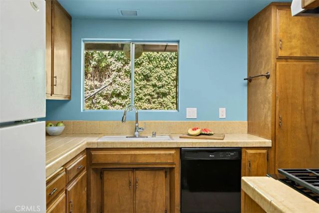 1476 Val Mar Drive, San Bernardino, CA 92404