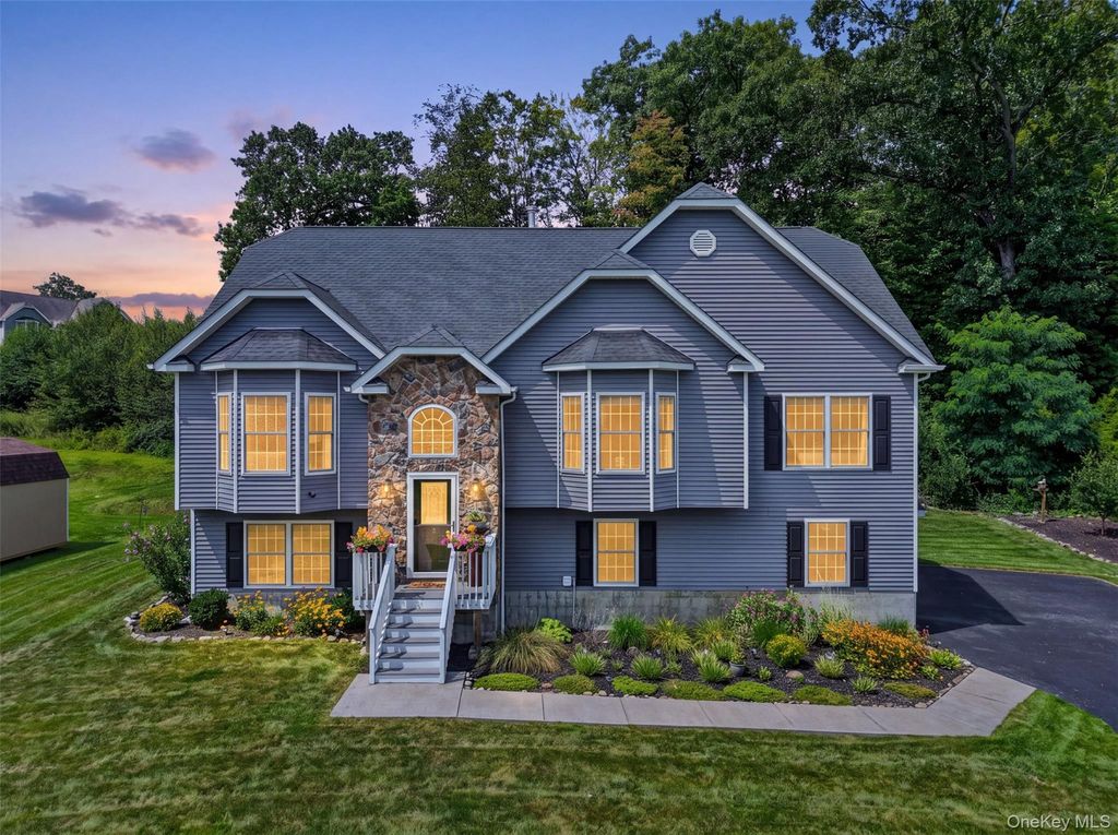 22 Ashley Court, Salisbury Mills, NY 12577 — exterior