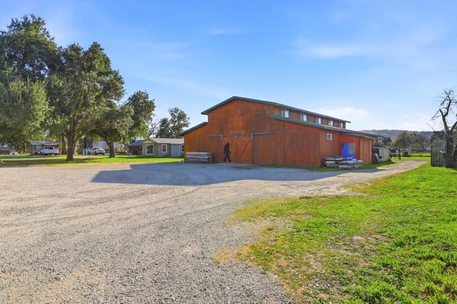 13805 Colony Avenue, San Martin, CA 95046