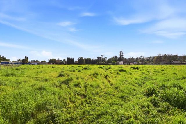 13805 Colony Avenue, San Martin, CA 95046