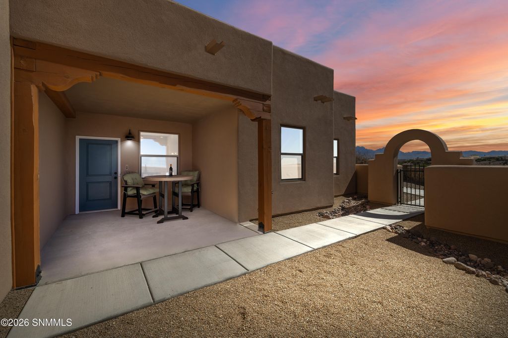 4285 Nambe Court, Las Cruces, NM 88011