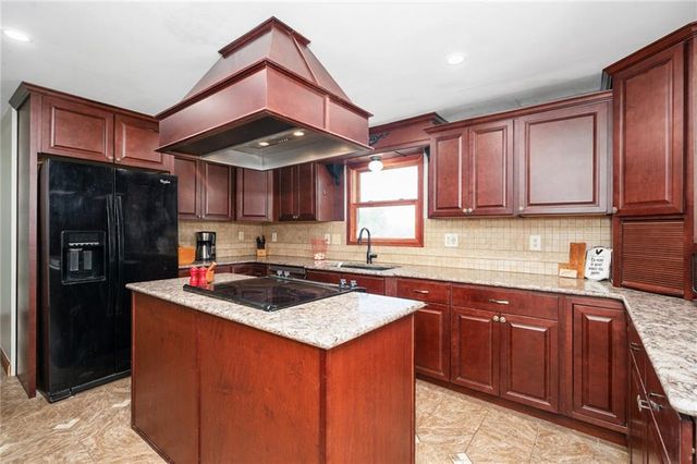 3019 Pawnee Road, Ottawa, KS 66067