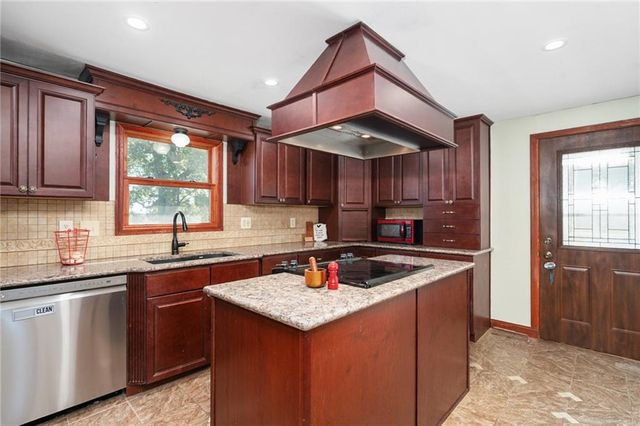 3019 Pawnee Road, Ottawa, KS 66067