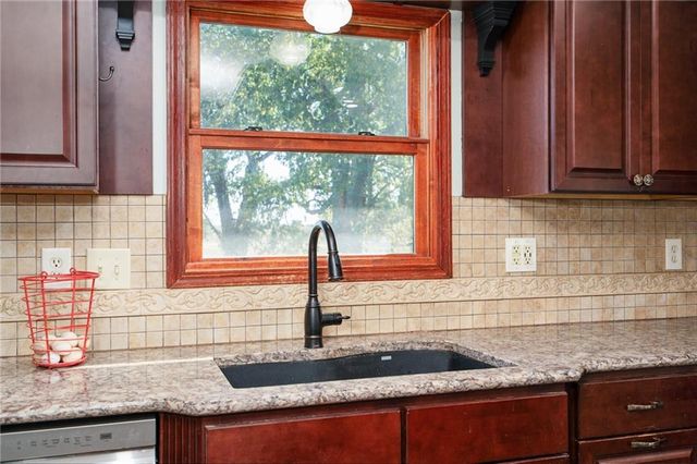 3019 Pawnee Road, Ottawa, KS 66067