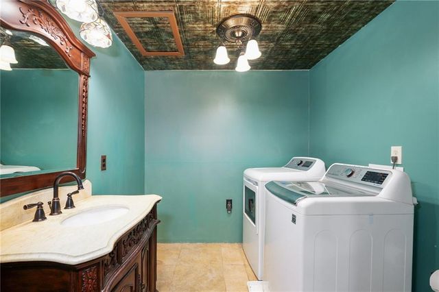 3019 Pawnee Road, Ottawa, KS 66067