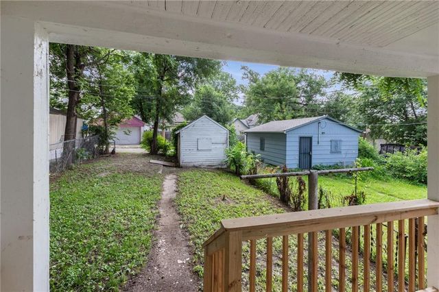 805 Spruce Avenue, Kansas City, MO 64124