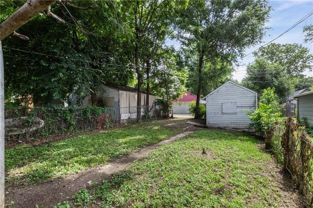 805 Spruce Avenue, Kansas City, MO 64124