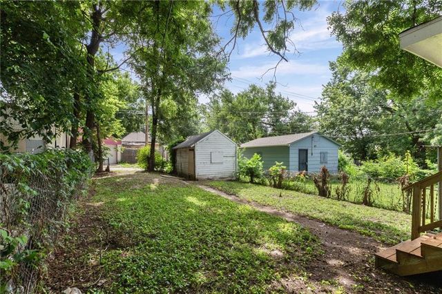 805 Spruce Avenue, Kansas City, MO 64124
