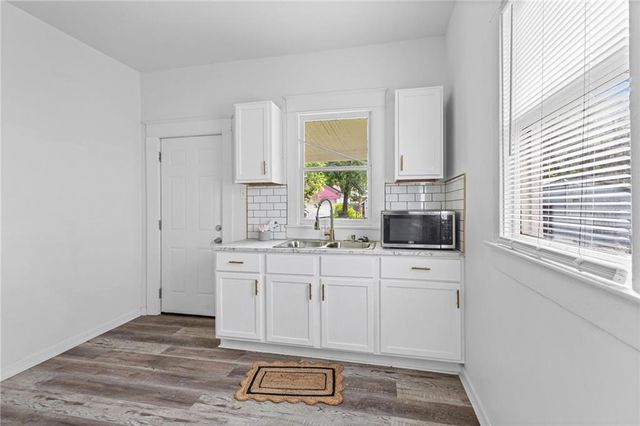 805 Spruce Avenue, Kansas City, MO 64124