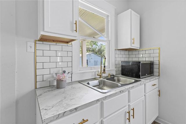 805 Spruce Avenue, Kansas City, MO 64124