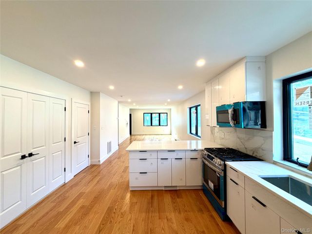 44 New Avenue, Yonkers, NY 10704