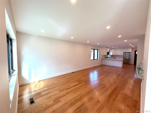 44 New Avenue, Yonkers, NY 10704