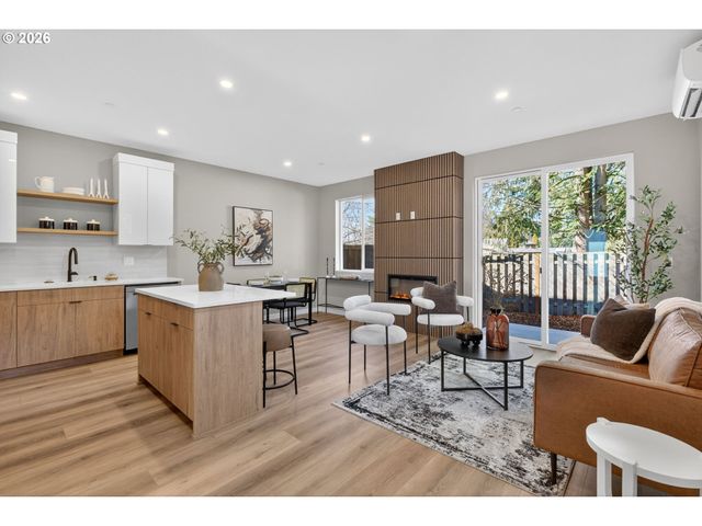 15613 Se MEADOWLARK Ln, Milwaukie, OR 97267