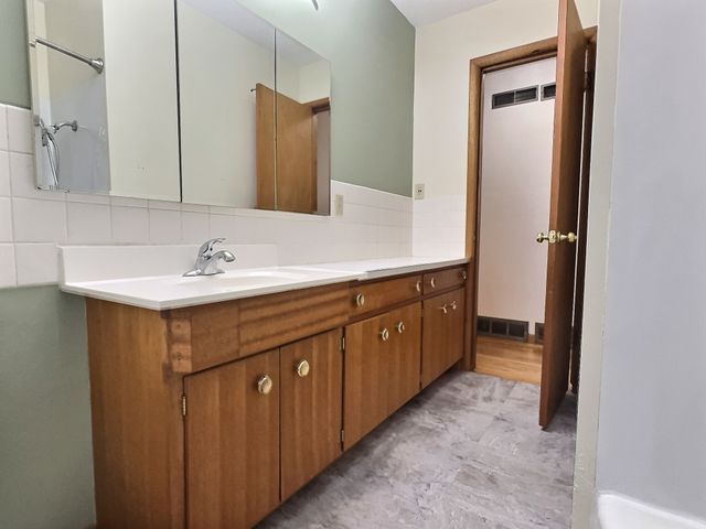 2925 E 41st Street, Des Moines, IA 50317