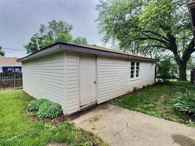 2925 E 41st Street, Des Moines, IA 50317