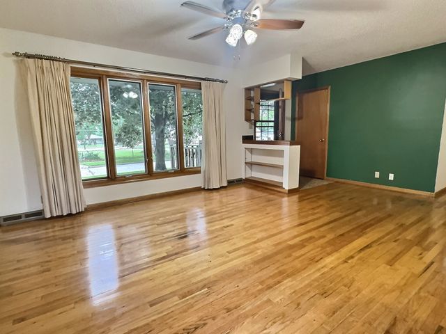 2925 E 41st Street, Des Moines, IA 50317