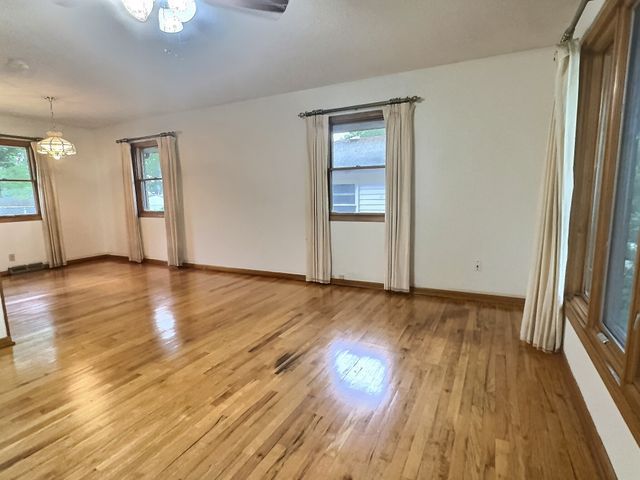 2925 E 41st Street, Des Moines, IA 50317