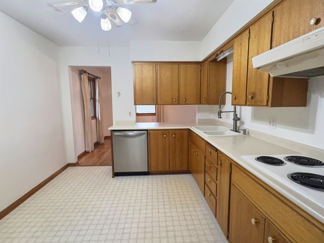 2925 E 41st Street, Des Moines, IA 50317