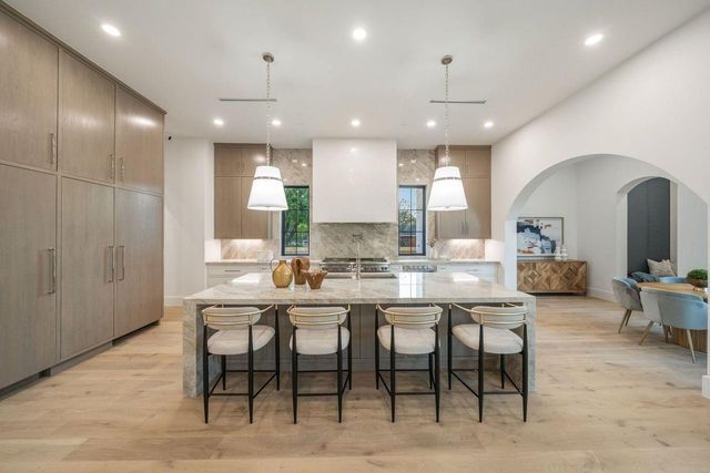 2538 Addison Road, Houston, TX 77030