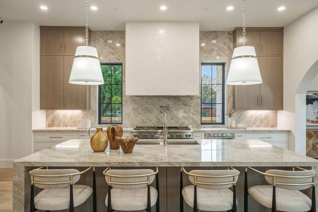 2538 Addison Road, Houston, TX 77030