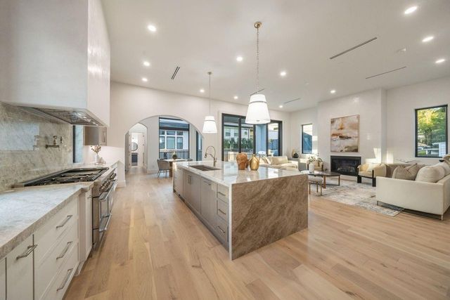 2538 Addison Road, Houston, TX 77030