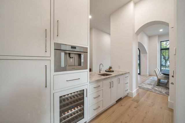 2538 Addison Road, Houston, TX 77030