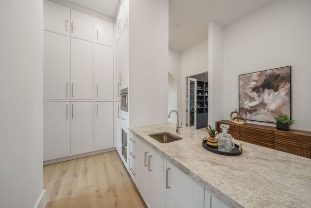 2538 Addison Road, Houston, TX 77030