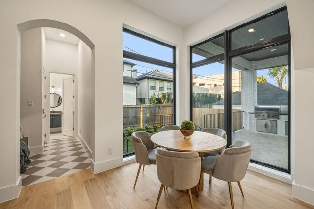 2538 Addison Road, Houston, TX 77030