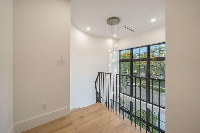 2538 Addison Road, Houston, TX 77030