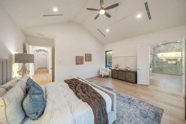 2538 Addison Road, Houston, TX 77030