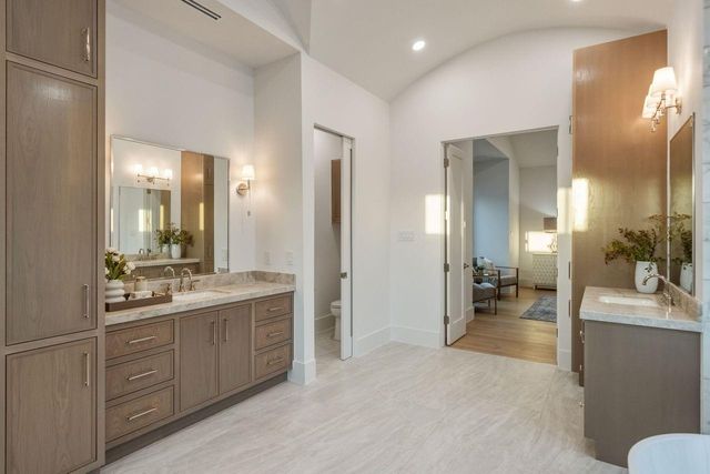 2538 Addison Road, Houston, TX 77030