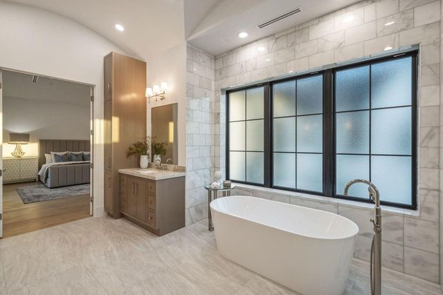 2538 Addison Road, Houston, TX 77030