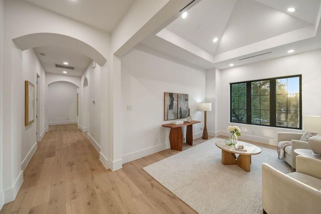 2538 Addison Road, Houston, TX 77030