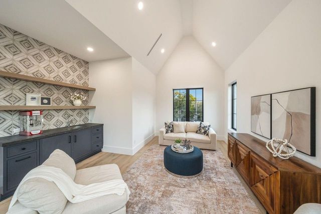 2538 Addison Road, Houston, TX 77030