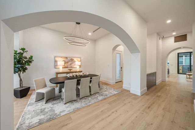 2538 Addison Road, Houston, TX 77030