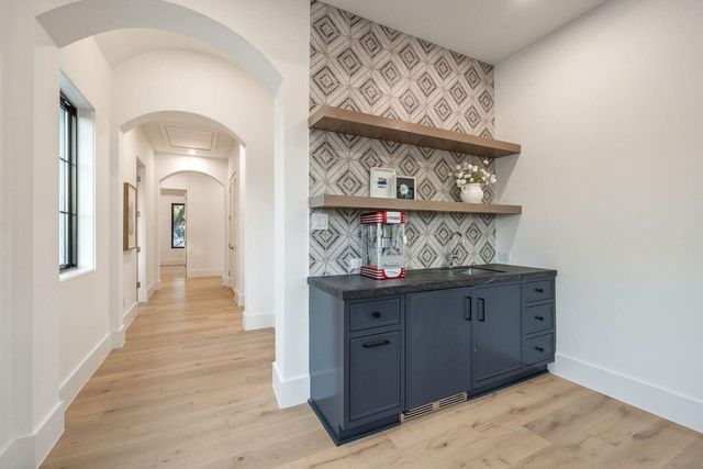 2538 Addison Road, Houston, TX 77030