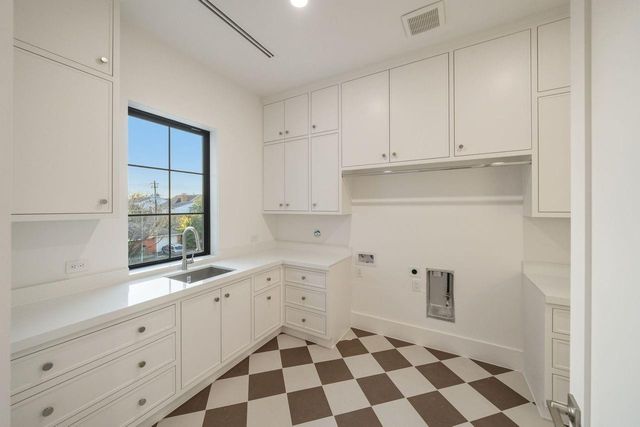 2538 Addison Road, Houston, TX 77030