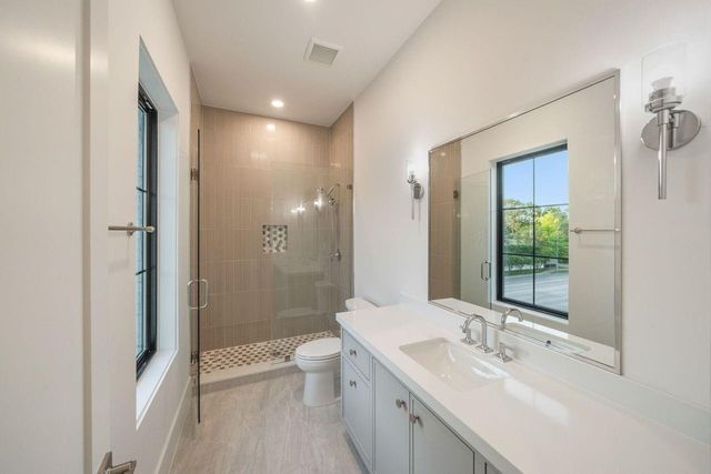 2538 Addison Road, Houston, TX 77030