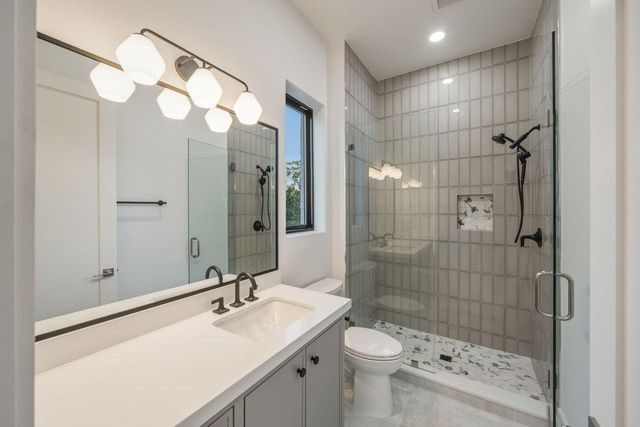 2538 Addison Road, Houston, TX 77030