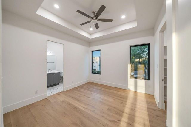 2538 Addison Road, Houston, TX 77030