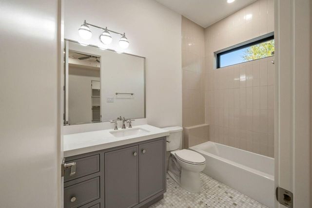 2538 Addison Road, Houston, TX 77030