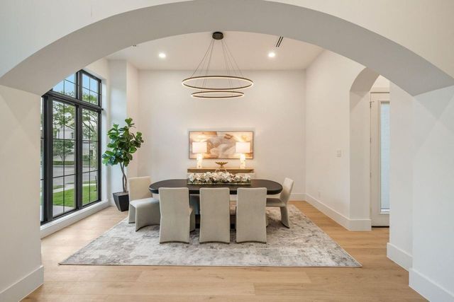 2538 Addison Road, Houston, TX 77030