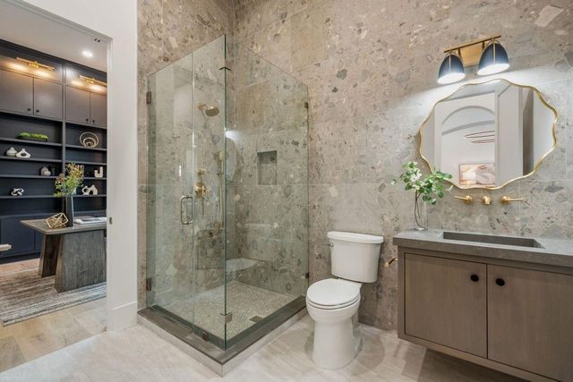 2538 Addison Road, Houston, TX 77030