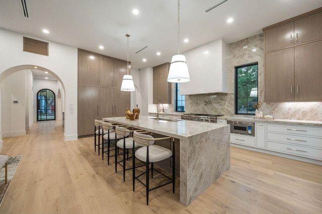 2538 Addison Road, Houston, TX 77030